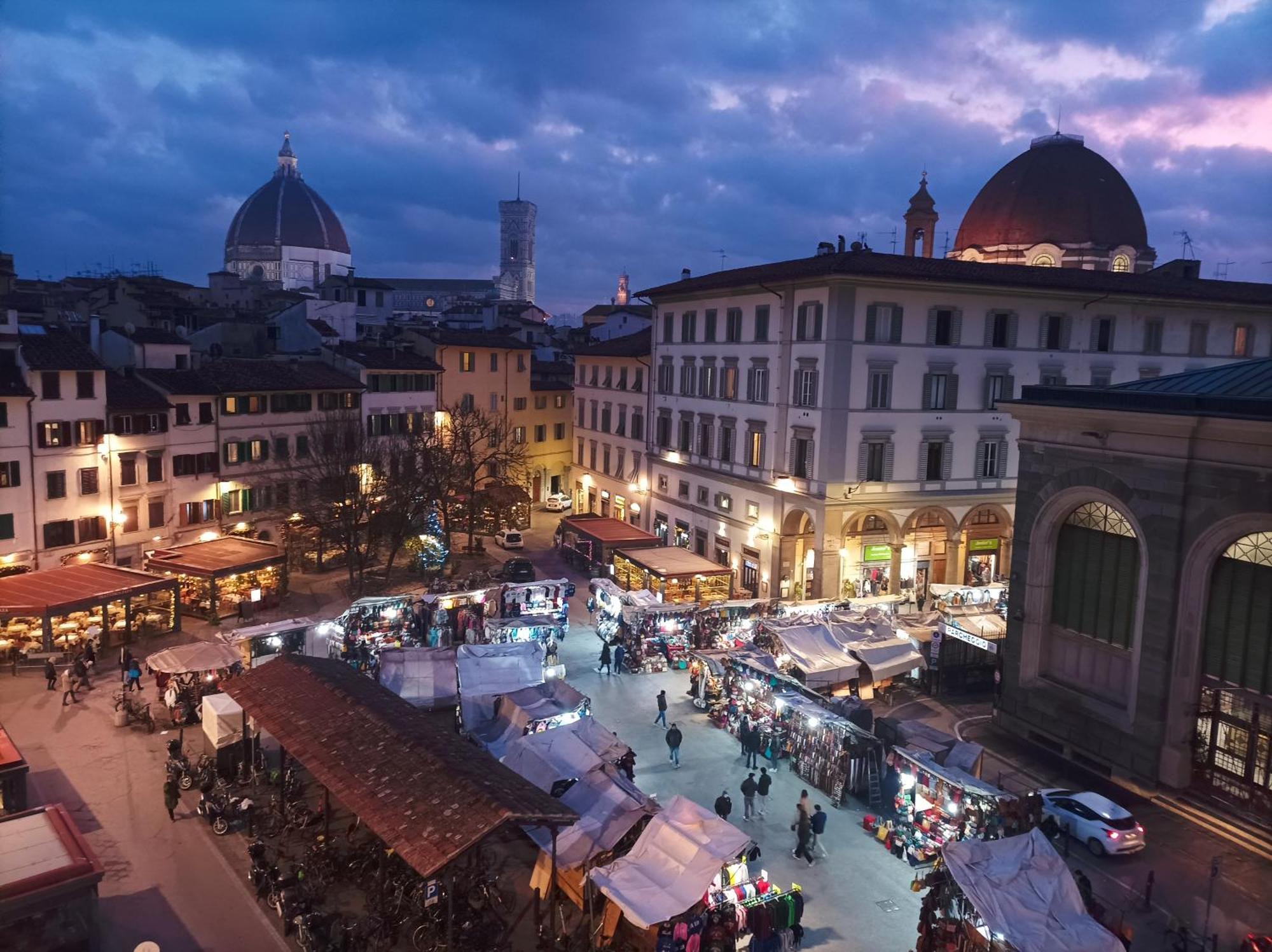 Panoramic Near Duomo And Station Florenz