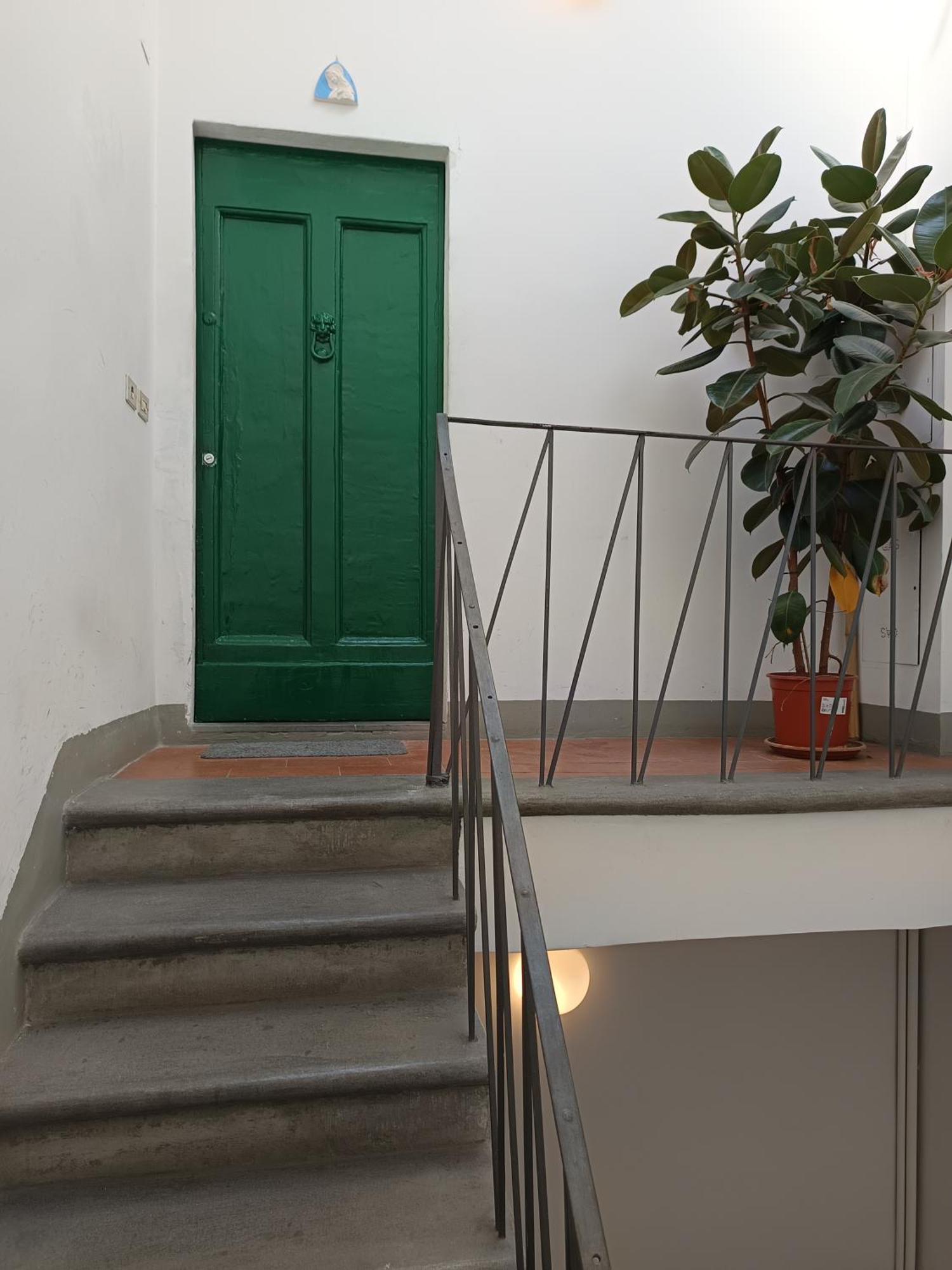Panoramic Near Duomo And Station Apartment Florenz